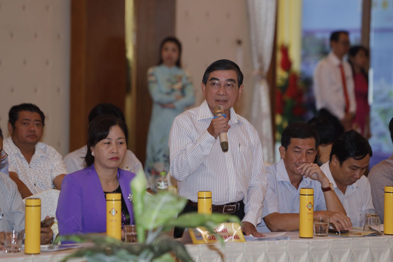 Ông Lê Văn Khanh - Chủ tịch Công ty TNHH MTV Xổ số kiến thiết Sóc Trăng phát biểu ý kiến thảo luận tại Hội nghị